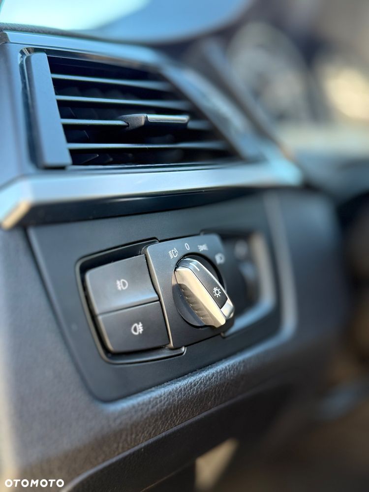 BMW Seria 3 318d xDrive Luxury Line - 15