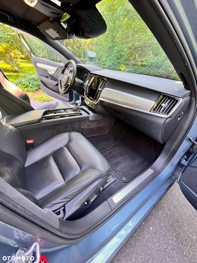 Volvo V90 D4 Momentum - 38