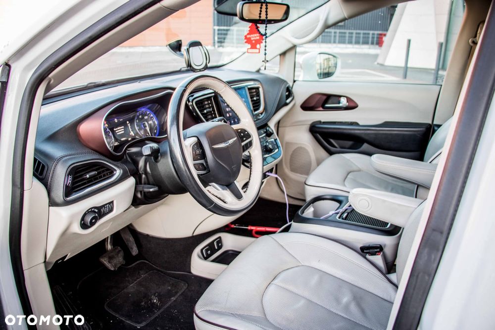 Chrysler Pacifica - 13