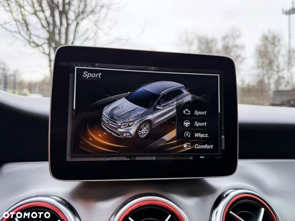Mercedes-Benz GLA 200 7G-DCT AMG Line - 28