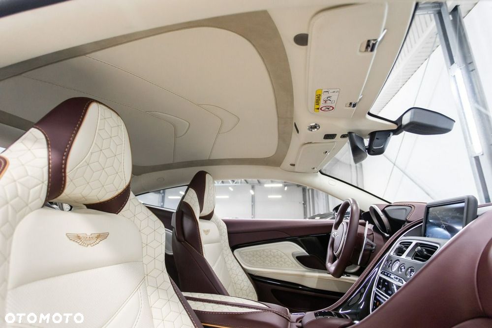 Aston Martin DBS - 32