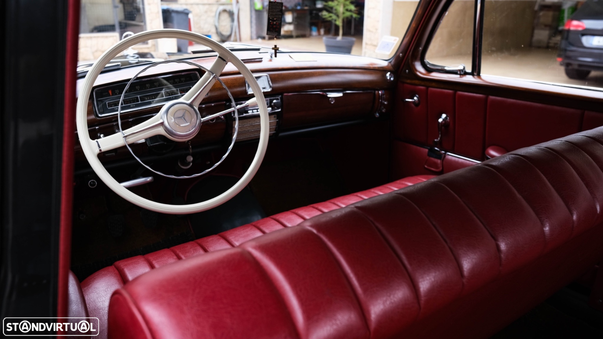Mercedes-Benz 220 - 45