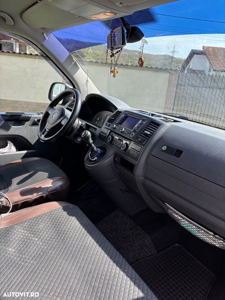 Volkswagen Caravelle - 7