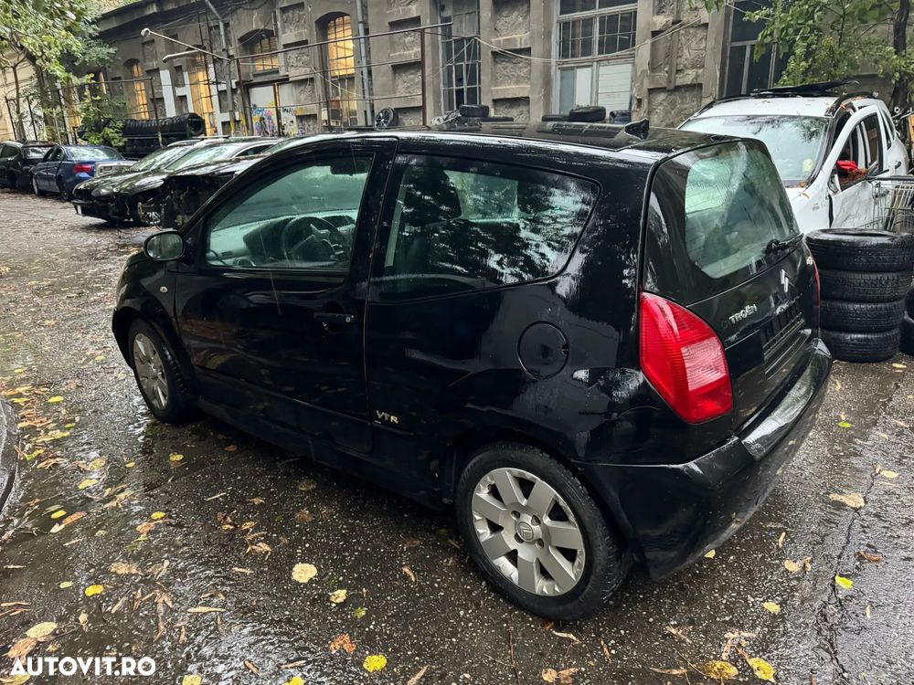 Dezmembrez Citroen C2 negru 2006 1,4 benzina automat - 2