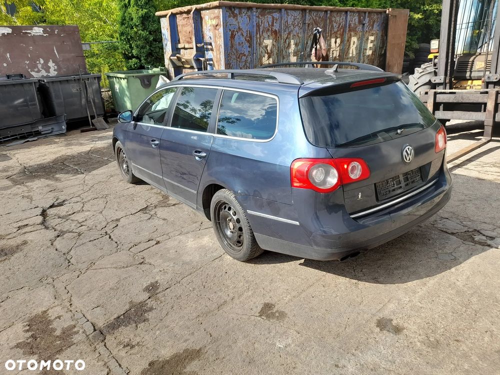 PASSAT B6  lampa tylna prawa kombi - 3