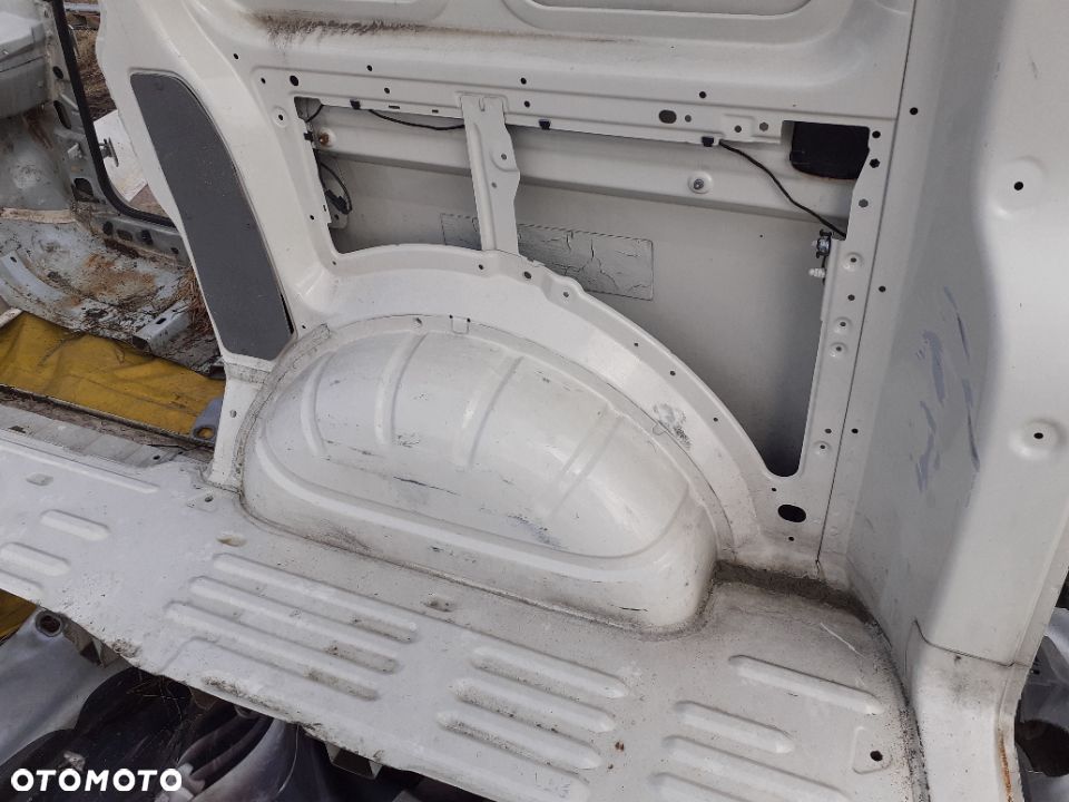 VW T5 03-15 BOK KAROSERII PRAWY - 4