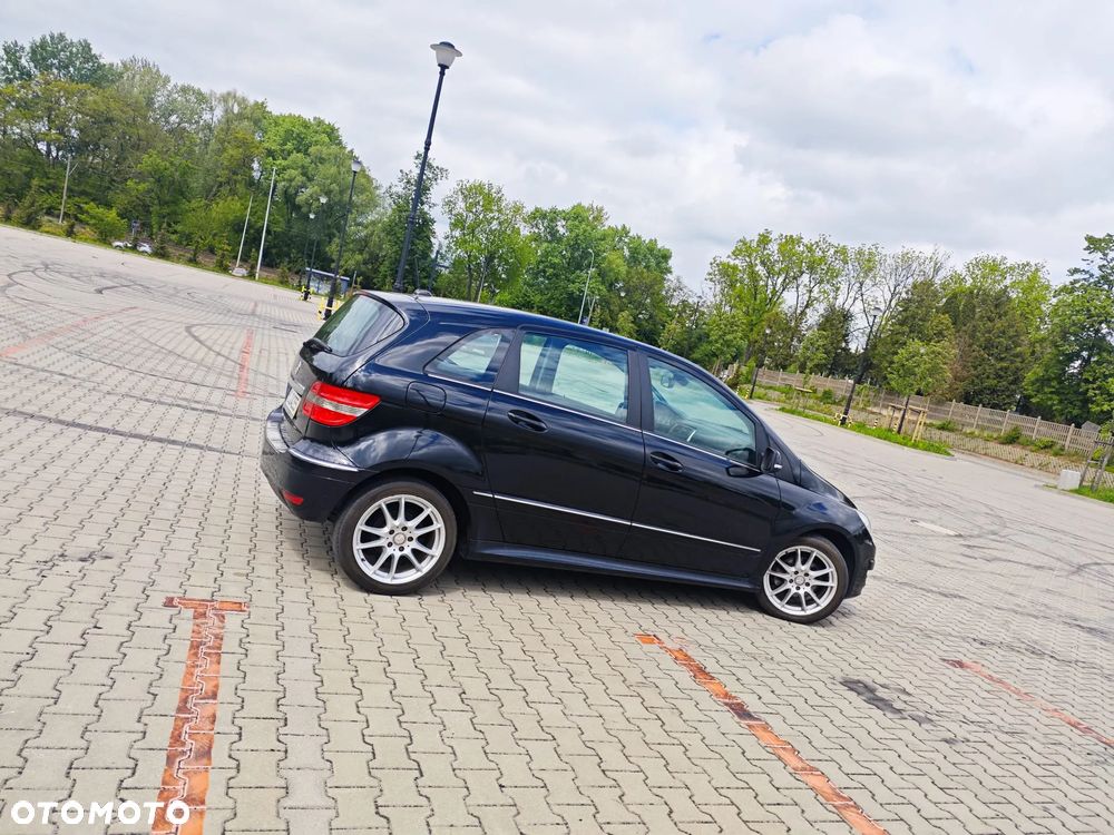 Mercedes-Benz Klasa B 200 CDI Special Edition - 27