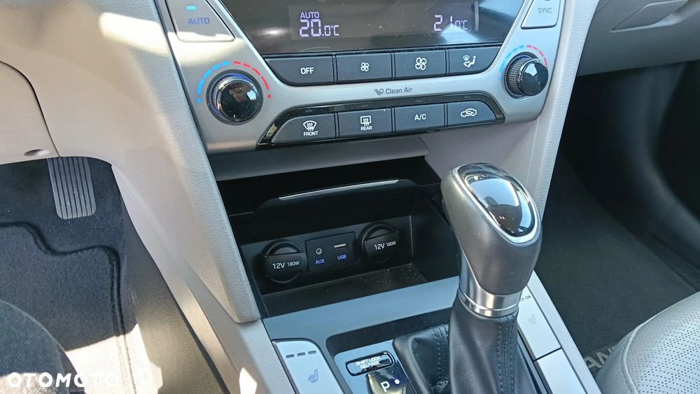 Hyundai Elantra - 12