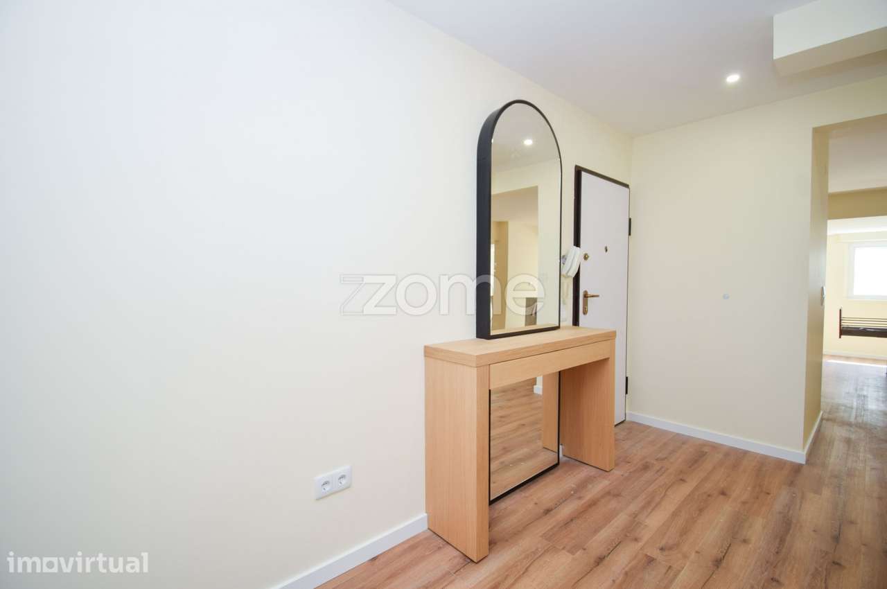 Apartamento T2 totalmente remodelado na Bobadela