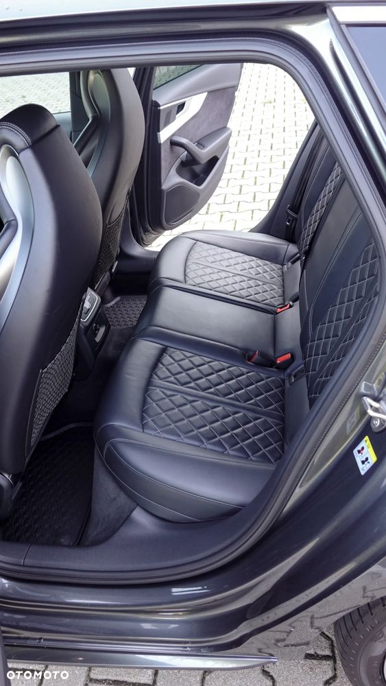 Audi A4 Avant - 11