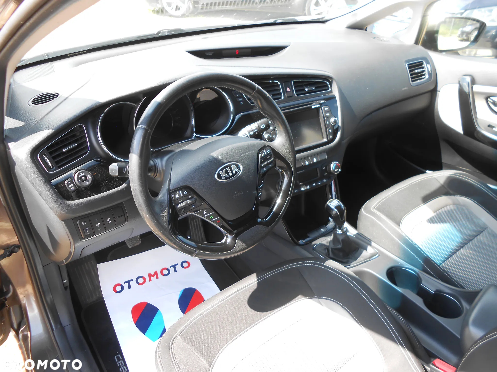 Kia Ceed 1.6 GDI Dream Team Edition - 12