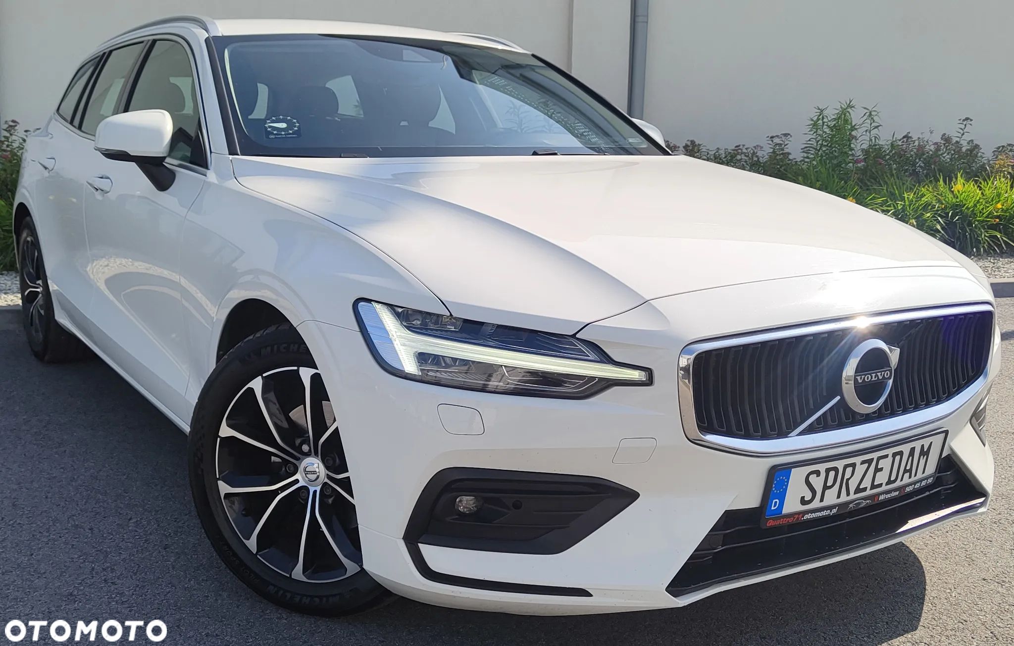 Volvo V60 D4 Geartronic Momentum Pro - 1
