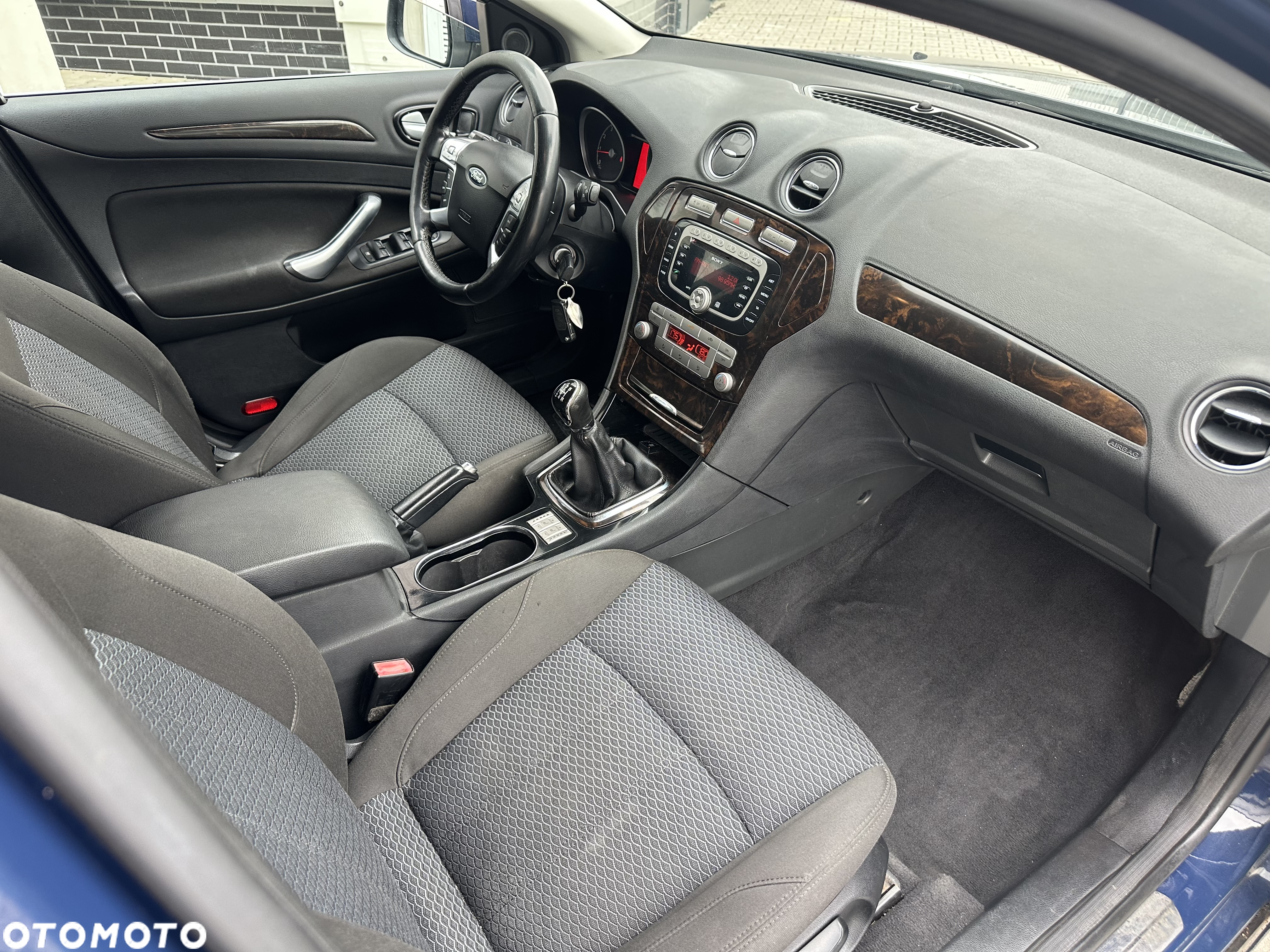 Ford Mondeo 2.0 Ghia - 13