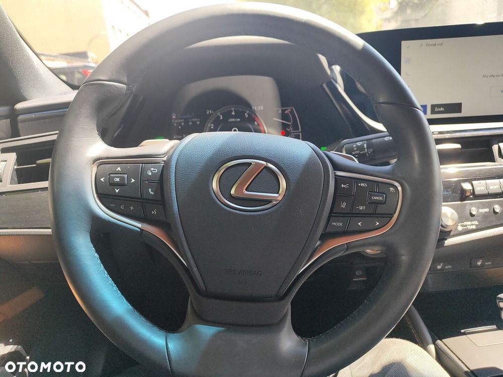 Lexus ES 300h Business Edition - 16
