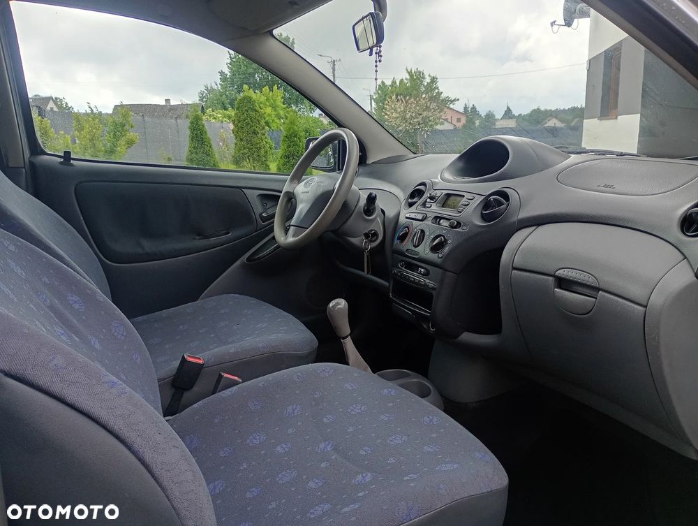 Toyota Yaris - 8
