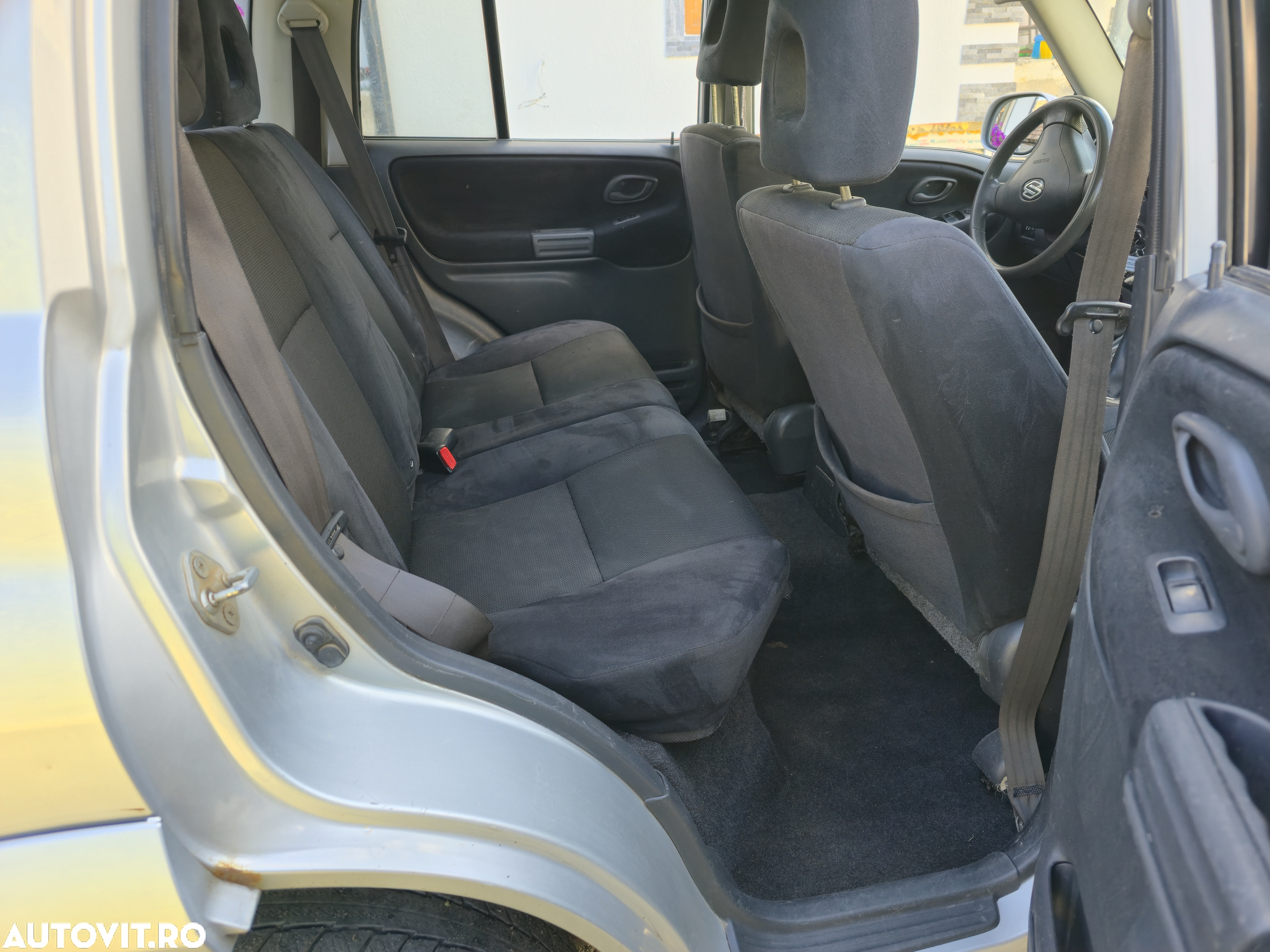 Suzuki Grand Vitara 2.0i - 8
