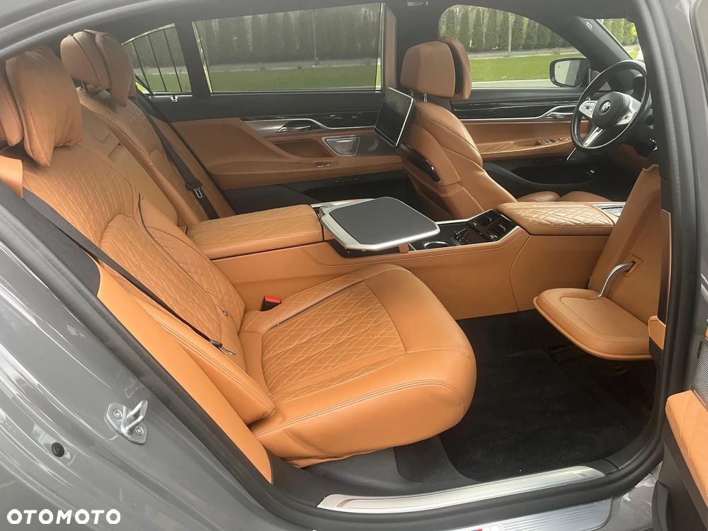 BMW Seria 7 750Li xDrive sport - 11