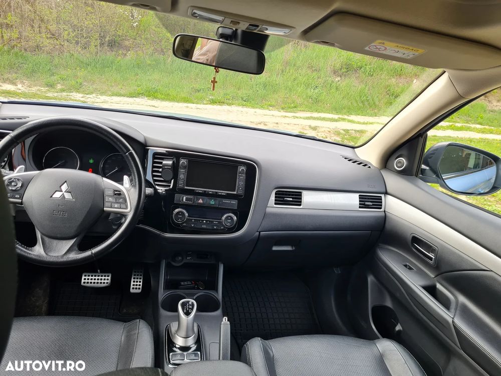Mitsubishi Outlander 2.0 4WD - 13
