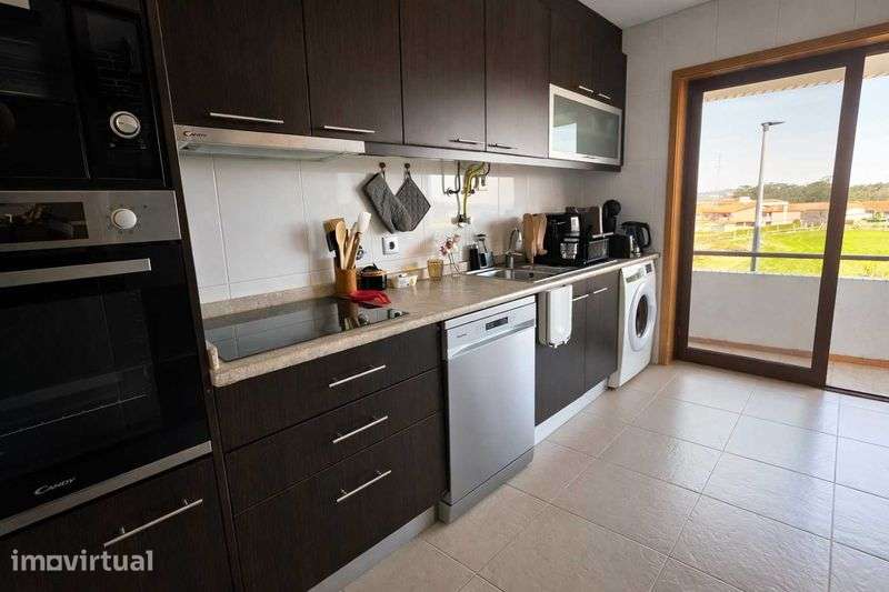 T3 Duplex com 2 varandas, suite, lugar de garagem e arrecadação - Grande imagem: 3/11