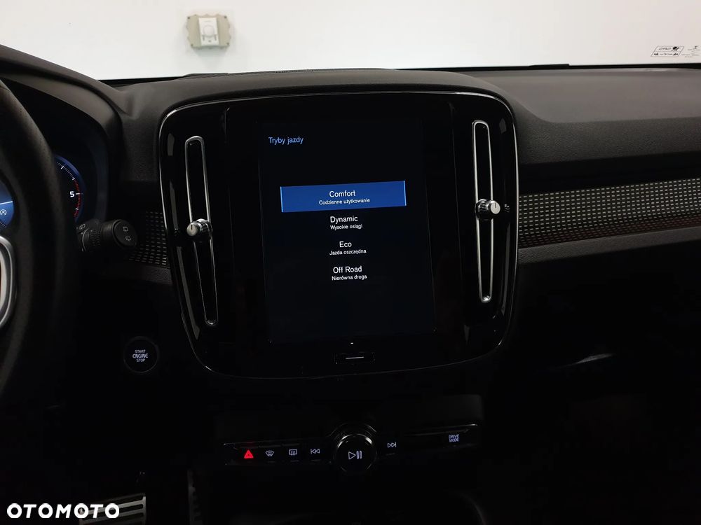 Volvo XC 40 D4 AWD R-Design - 24
