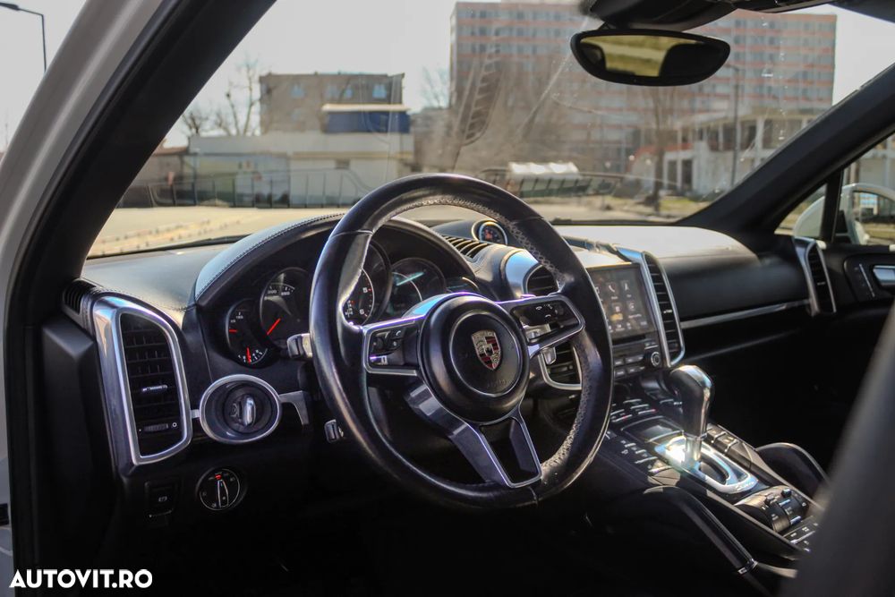 Porsche Cayenne 3.0 L - 5