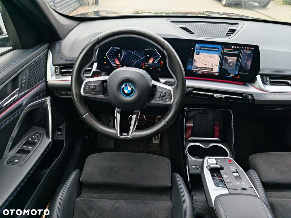 BMW iX1 xDrive30 66.5kWh M Sport - 9