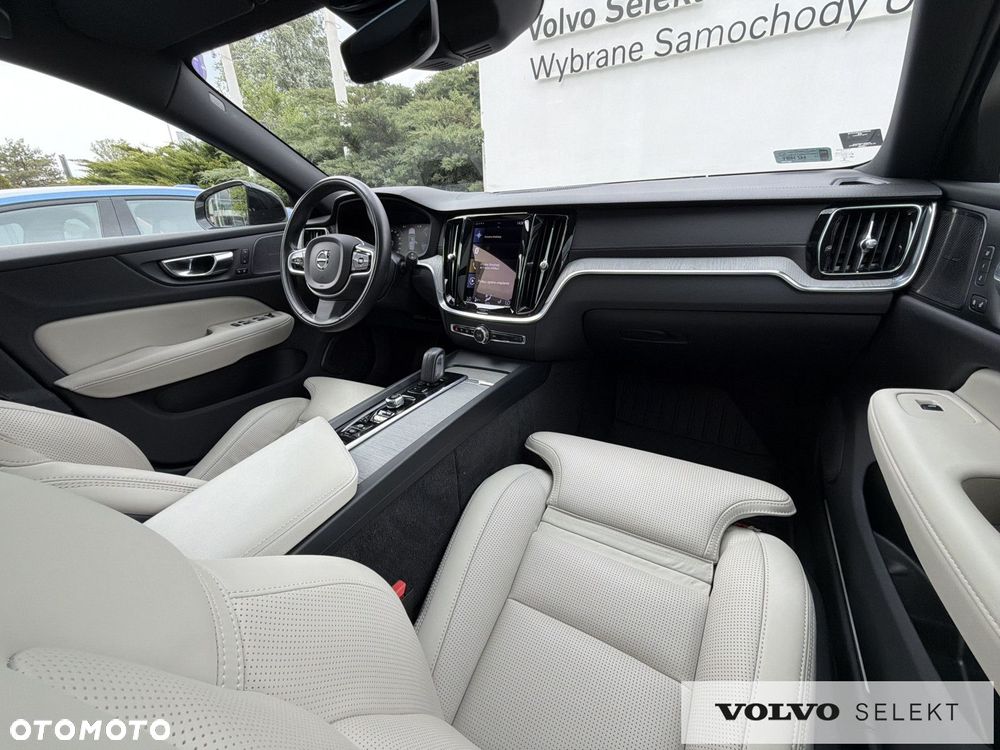 Volvo V60 Cross Country - 16