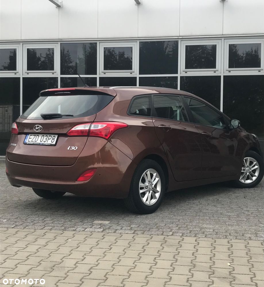 Hyundai i30 blue 1.6 CRDi Style - 13