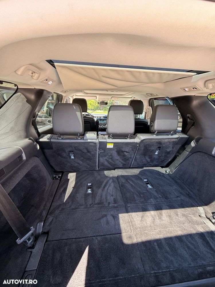Land Rover Discovery 3.0 L TD6 HSE - 11