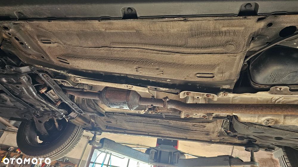 Ford Kuga 2.0 TDCi 2x4 Titanium - 6