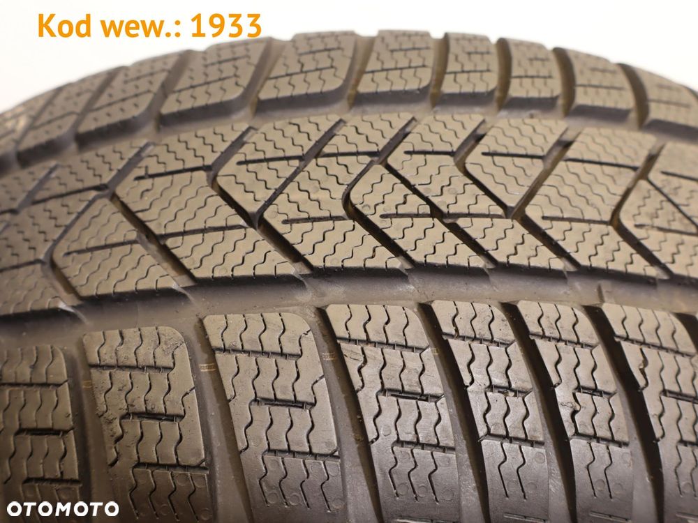Pirelli SottoZero 3 Winter - 235/55 R18 - 8