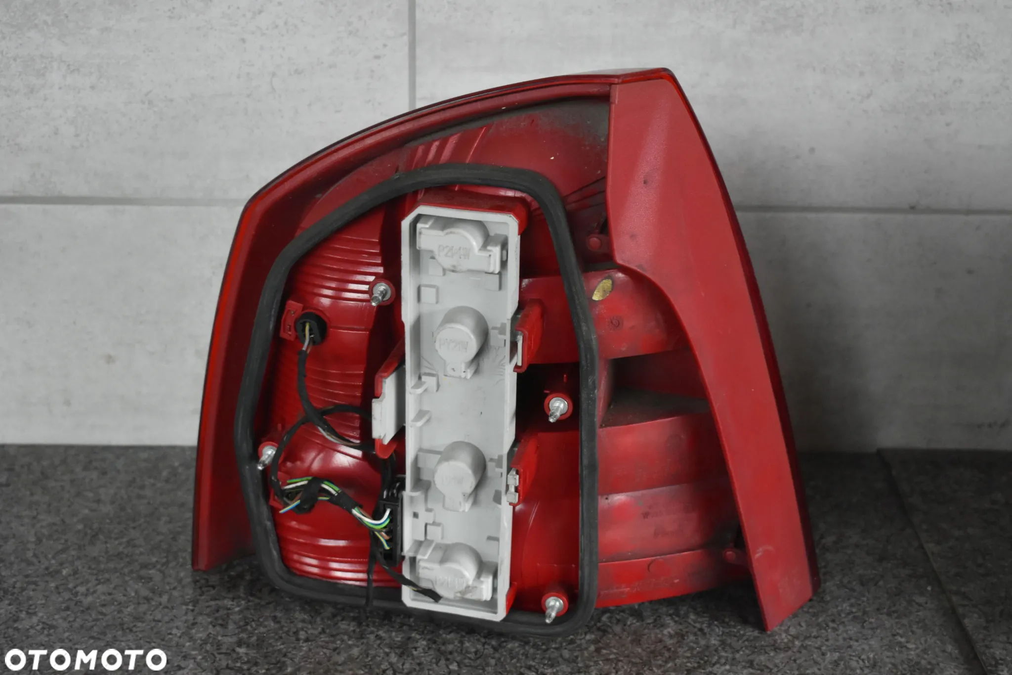 LAMPA PRAWY TYŁ SKODA OCTAVIA II 1Z5946096A - 2