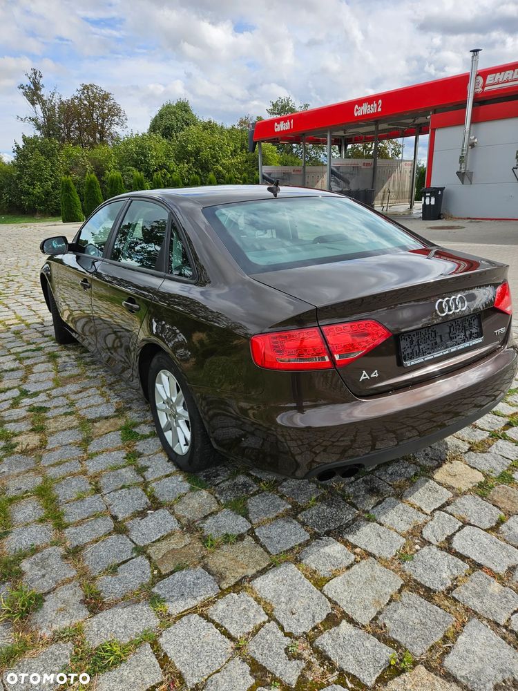 Audi A4 Limousine - 10