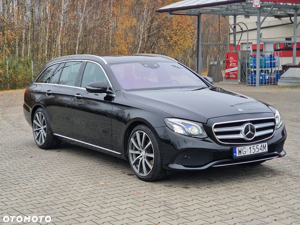 Mercedes-Benz Klasa E 220 d 4Matic 9G-TRONIC AMG Line - 1