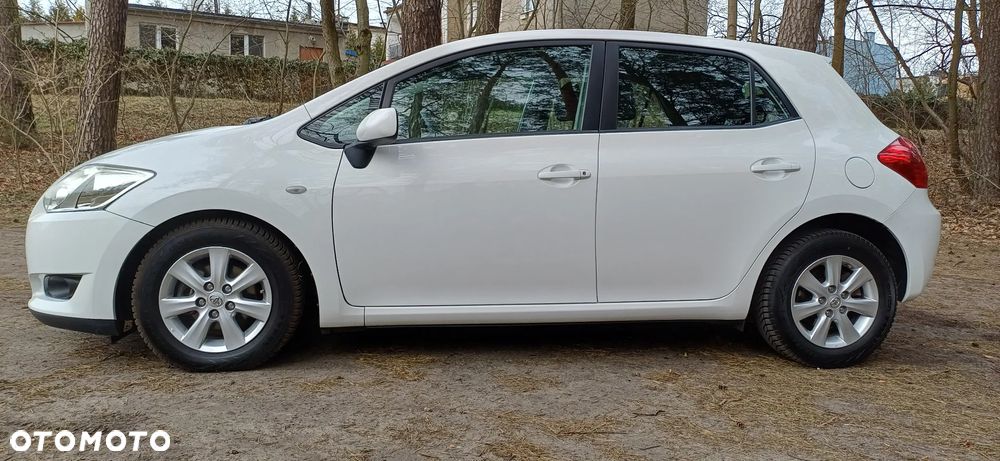 Toyota Auris 1.4 D-4D Luna - 2