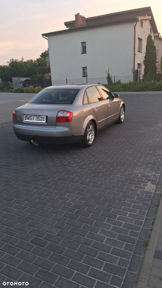 Audi A4 Limousine - 4