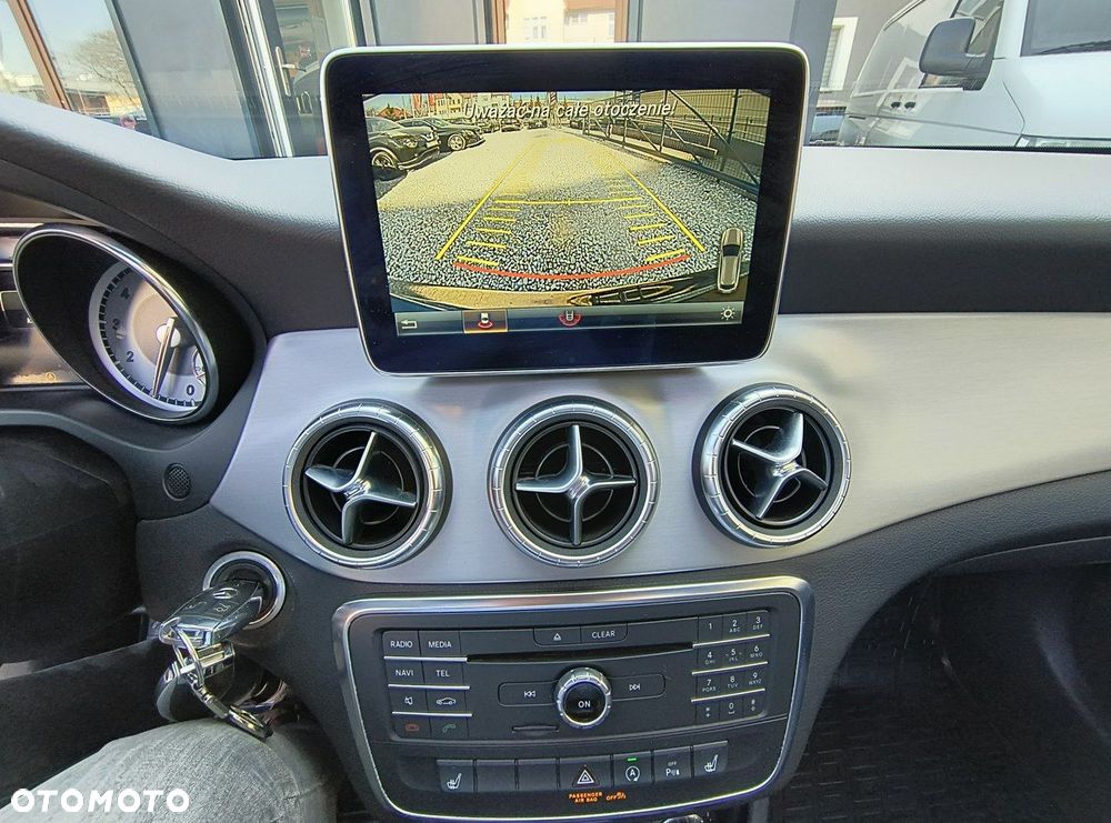 Mercedes-Benz CLA 180 Peak Edition - 36