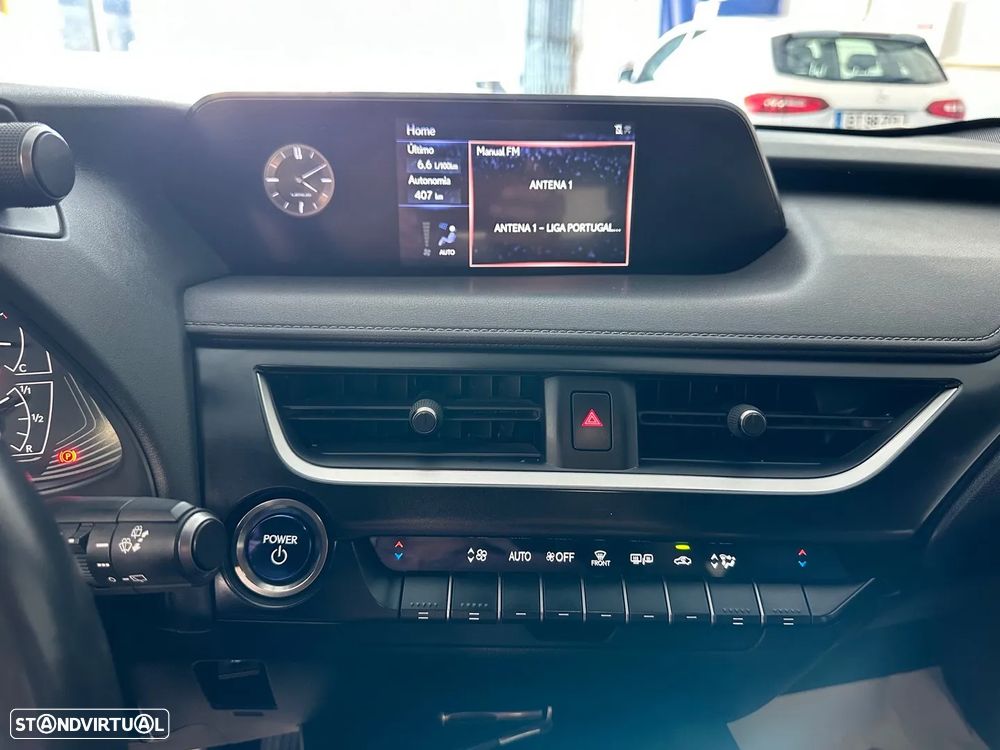 Lexus UX 250h Business - 16