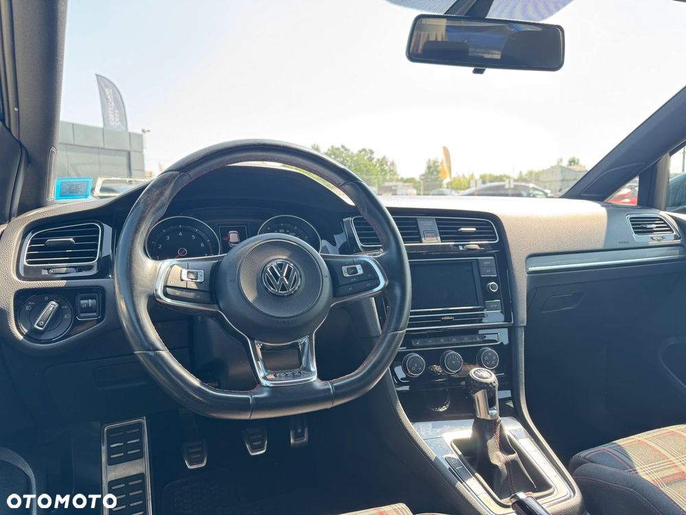 Volkswagen Golf - 14