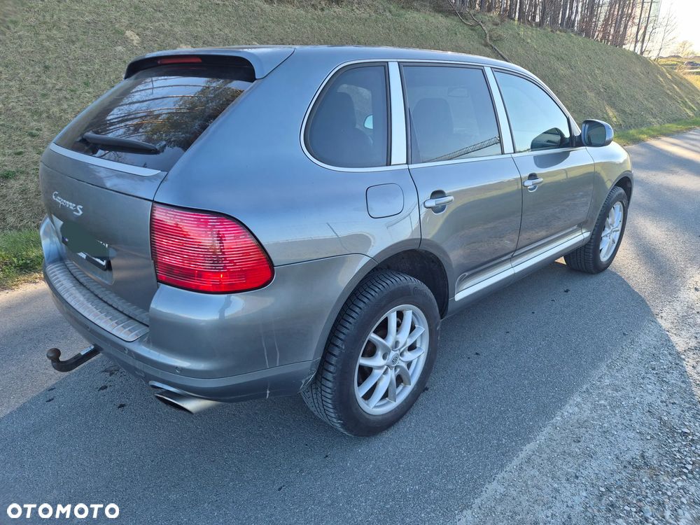 Porsche Cayenne - 4