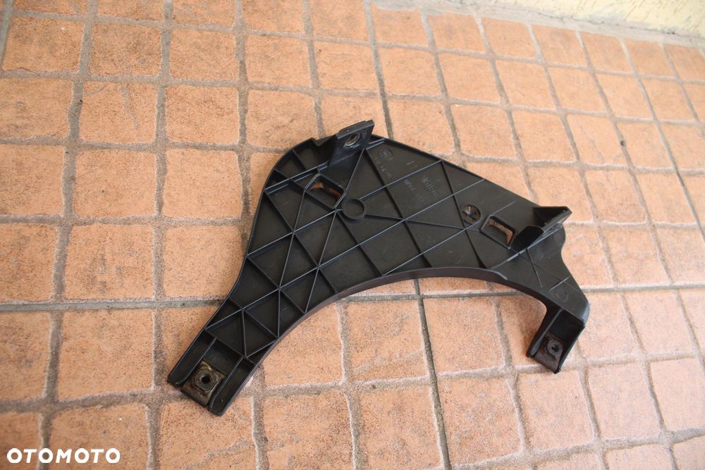 ŚLIZG LAMPY PRAWY PRZÓD AUDI A4 B6 - 2