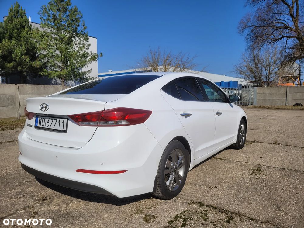 Hyundai Elantra 1.6 Comfort - 4