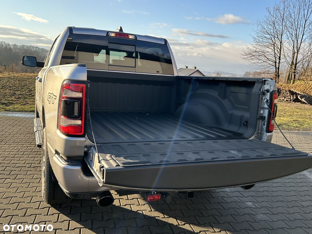 Dodge RAM - 8