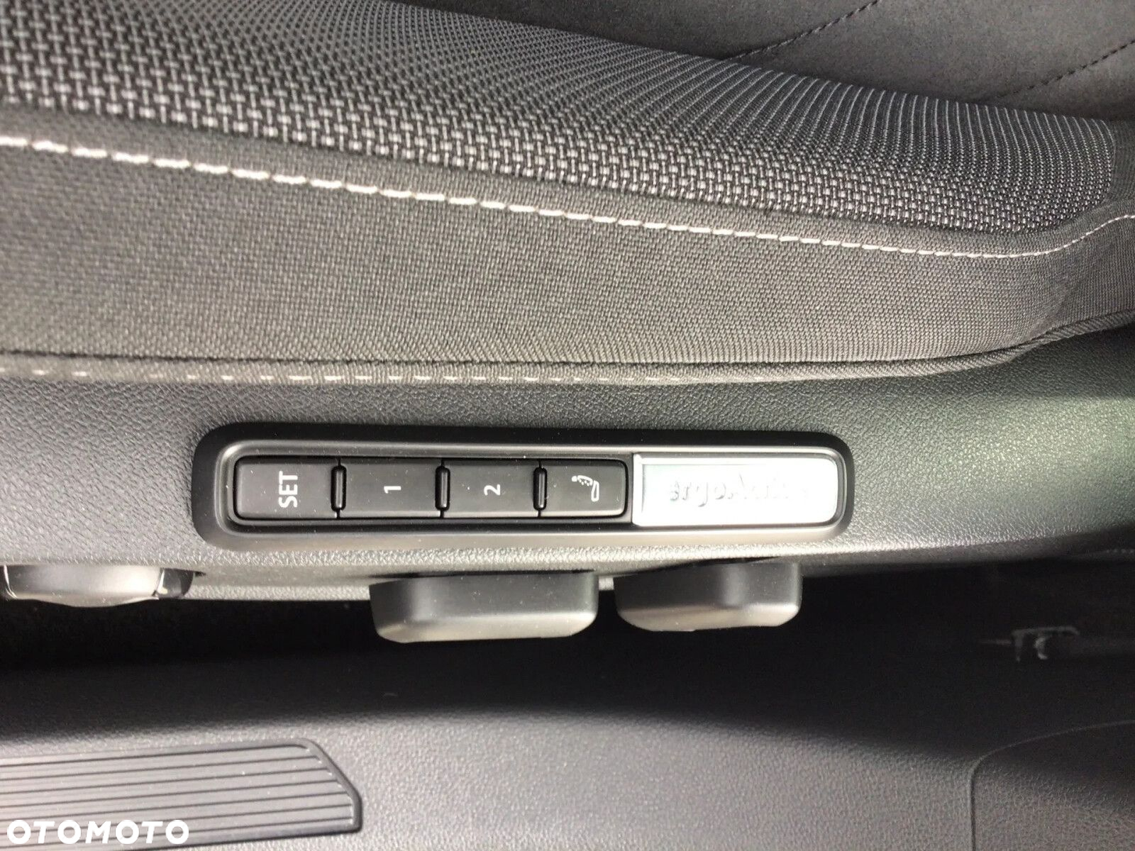 Volkswagen Golf VIII 1.5 TSI EVO Style - 25
