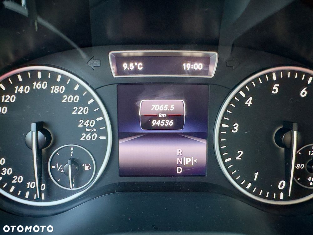 Mercedes-Benz Klasa B 220 4-Matic - 12