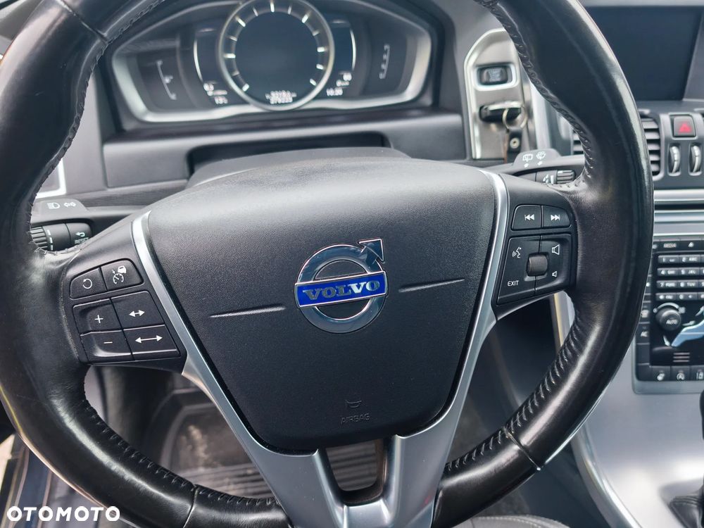 Volvo XC 60 D4 Momentum Pro - 24