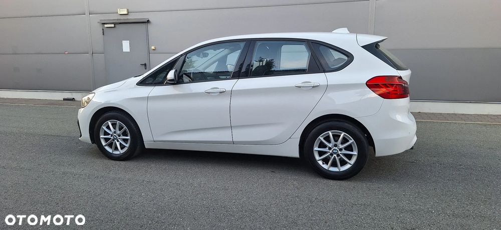 BMW Seria 2 218d - 8
