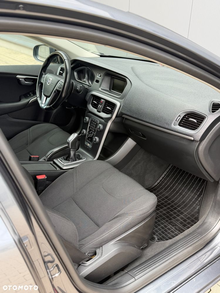 Volvo V40 T3 Momentum - 26