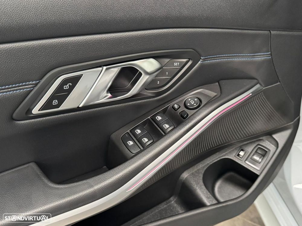 BMW 330 e Touring Pack M Auto - 42