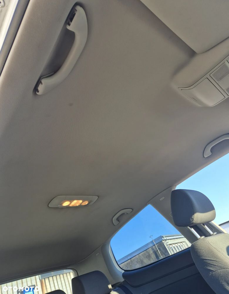 Volkswagen Golf 1.9 TDI DPF Comfortline - 12